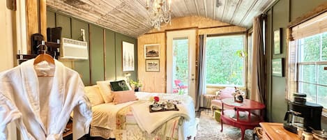 1 bedroom, in-room safe, free WiFi, bed sheets