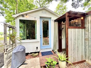 Exterior - Couple`s Cottage - Serene Getaway! (Citra)