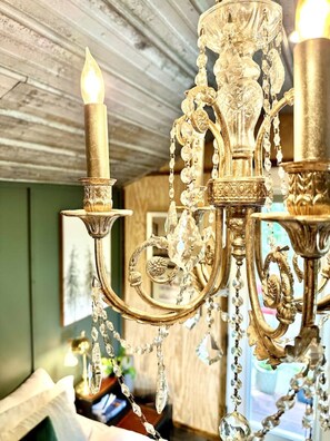 Interior - Couple`s Cottage - Serene Getaway! (Citra)