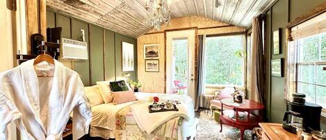 1 makuuhuone, tallelokero huoneessa, ilmainen Wi-Fi, vuodevaatteet