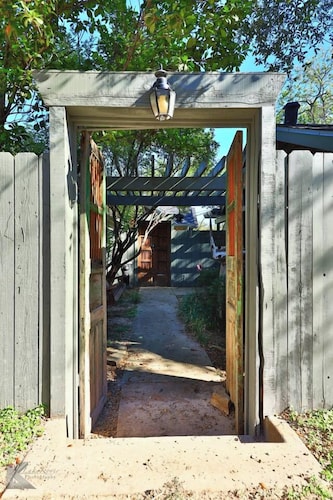 The Hideout - A Sayles Ranch Guesthouse