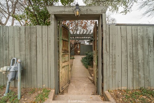 The Hideout - A Sayles Ranch Guesthouse