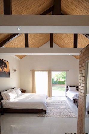 Literie de qualité supérieure, surmatelas, minibar