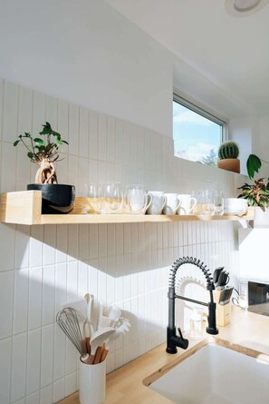 Unclassified image, 5 of 32, button