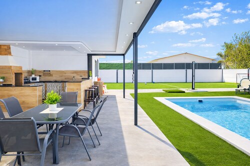 Cubo's Casa Soles & Football field / soccer field / private pool / free wifi