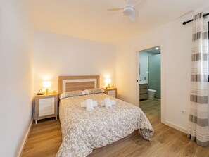 2 chambres, fer et planche à repasser, Wi-Fi gratuit, draps fournis
