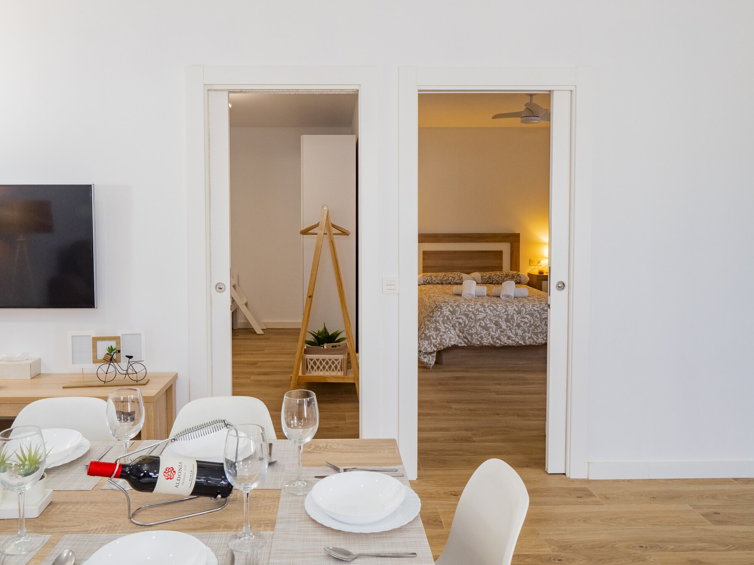 2 chambres, fer et planche à repasser, Wi-Fi gratuit, draps fournis