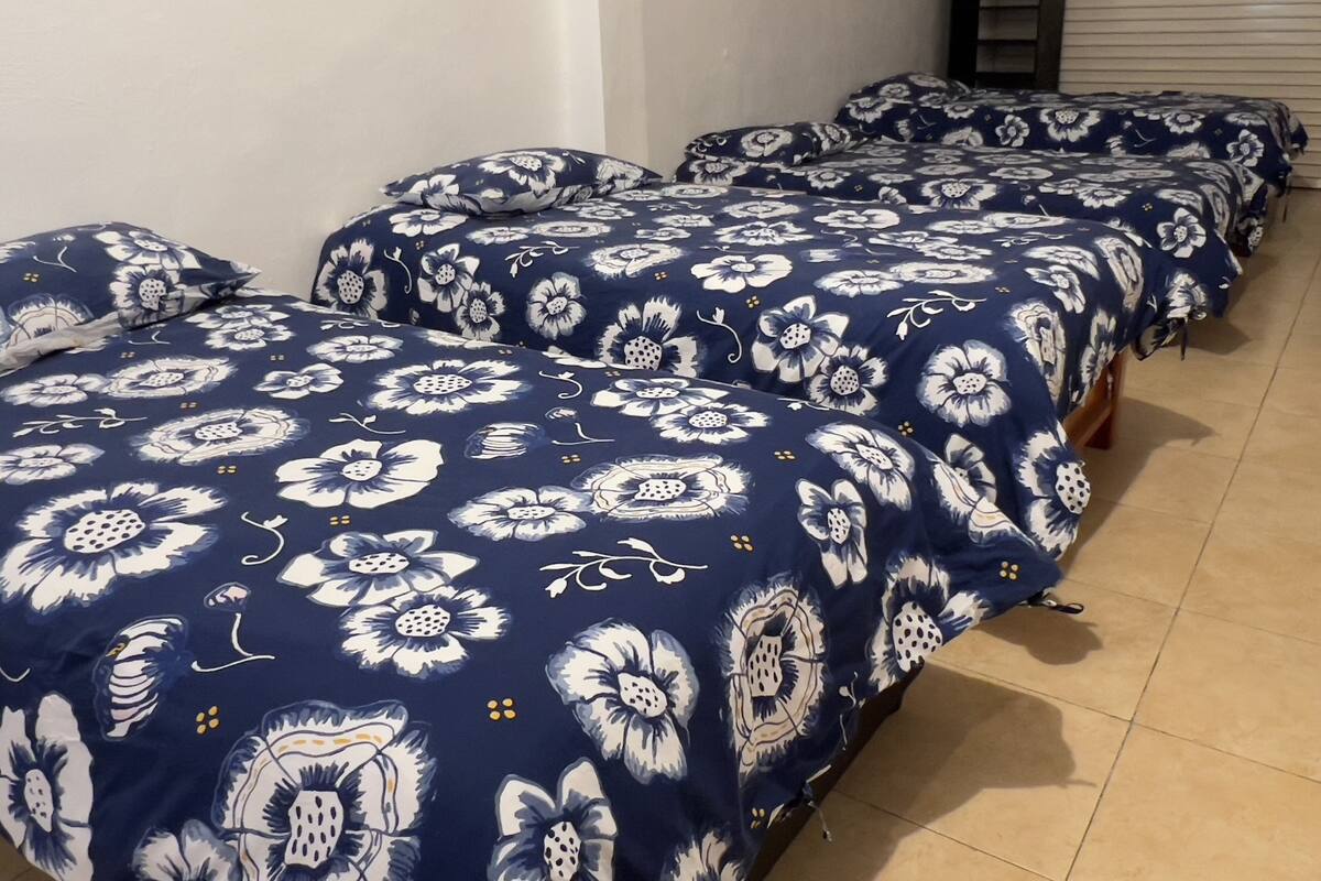 Edredons de pluma, ferros/tábuas de passar roupa, Wi-Fi de cortesia