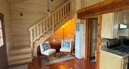 Rainbow House Private Annex: Charming comfort at North Cascades National Park!