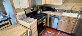 Rainbow House Private Annex: Year-round comfort at North Cascades National Park!