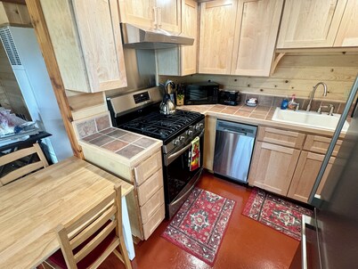 Rainbow House Private Annex: Year-round comfort at North Cascades National Park!