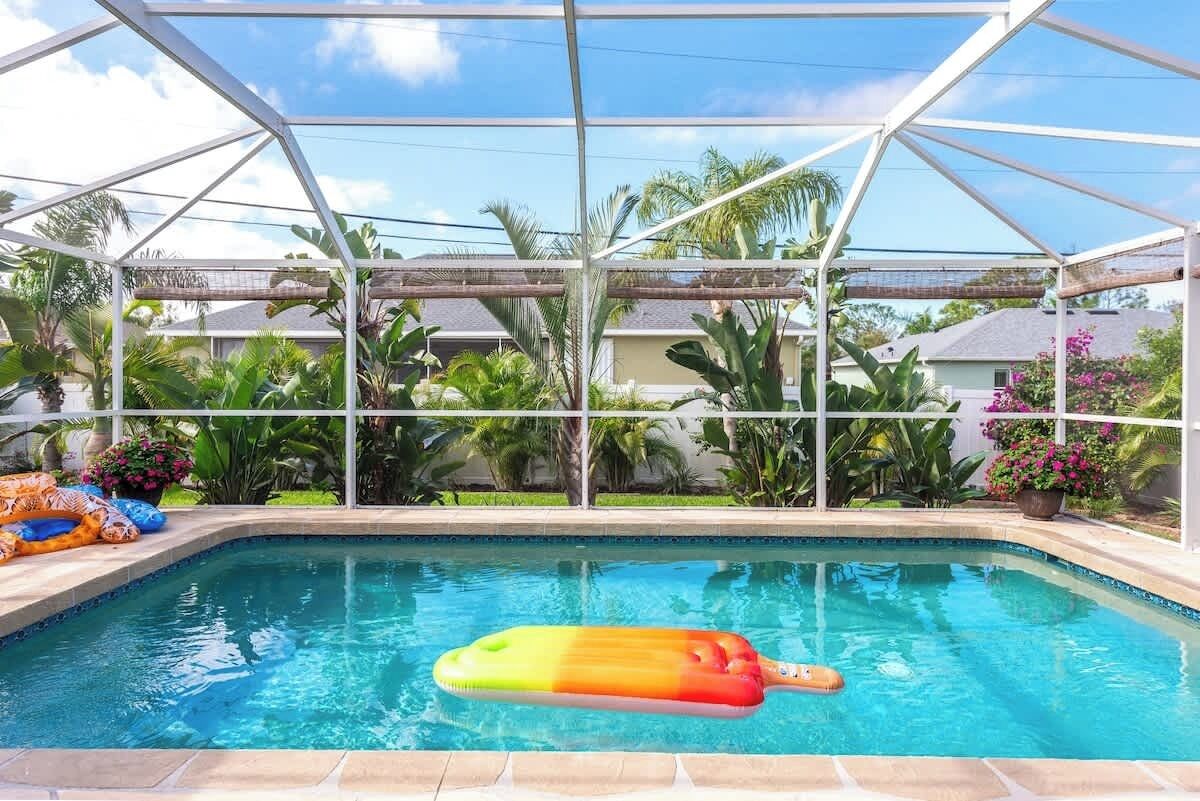 Outdoor pool, a heated pool