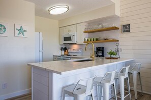 冰箱、微波炉、烤箱、炉灶