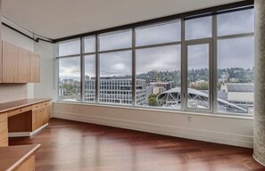 Interior - Luxury Downtown Portland 2 Bedroom Condo with Incredible City Views (Portland)