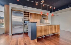 Private kitchen - Luxury Downtown Portland 2 Bedroom Condo with Incredible City Views (Portland)