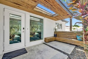 Terrace/patio - Private Waterfront Paradise minutes from Miami (Hollywood)