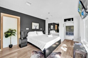 5 bedrooms, iron/ironing board, internet, bed sheets