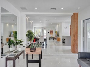 Game room - Private Waterfront Paradise minutes from Miami (Hollywood)