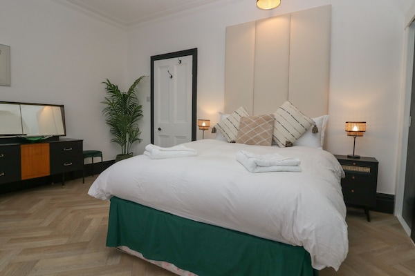 6 bedrooms, individually decorated, individually furnished, free WiFi
