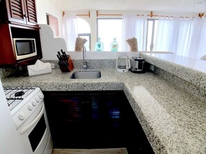 Fridge, microwave, oven, stovetop - Escape to Your Private Beachfront Paradise Penthouse, with Breathtaking Ocean Views! (Akumal)