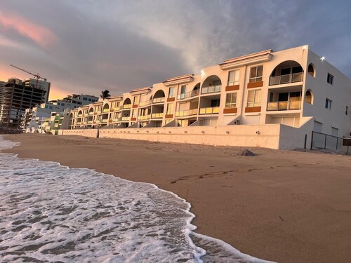 Colorful Retreat in Playa Escondida