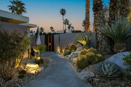 NEW! Private Pool & Mountain Views!