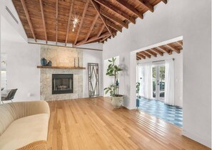 Interior - Casa Di Ola a unique and peaceful oasis on Ft. Lauderdale! (Fort Lauderdale)