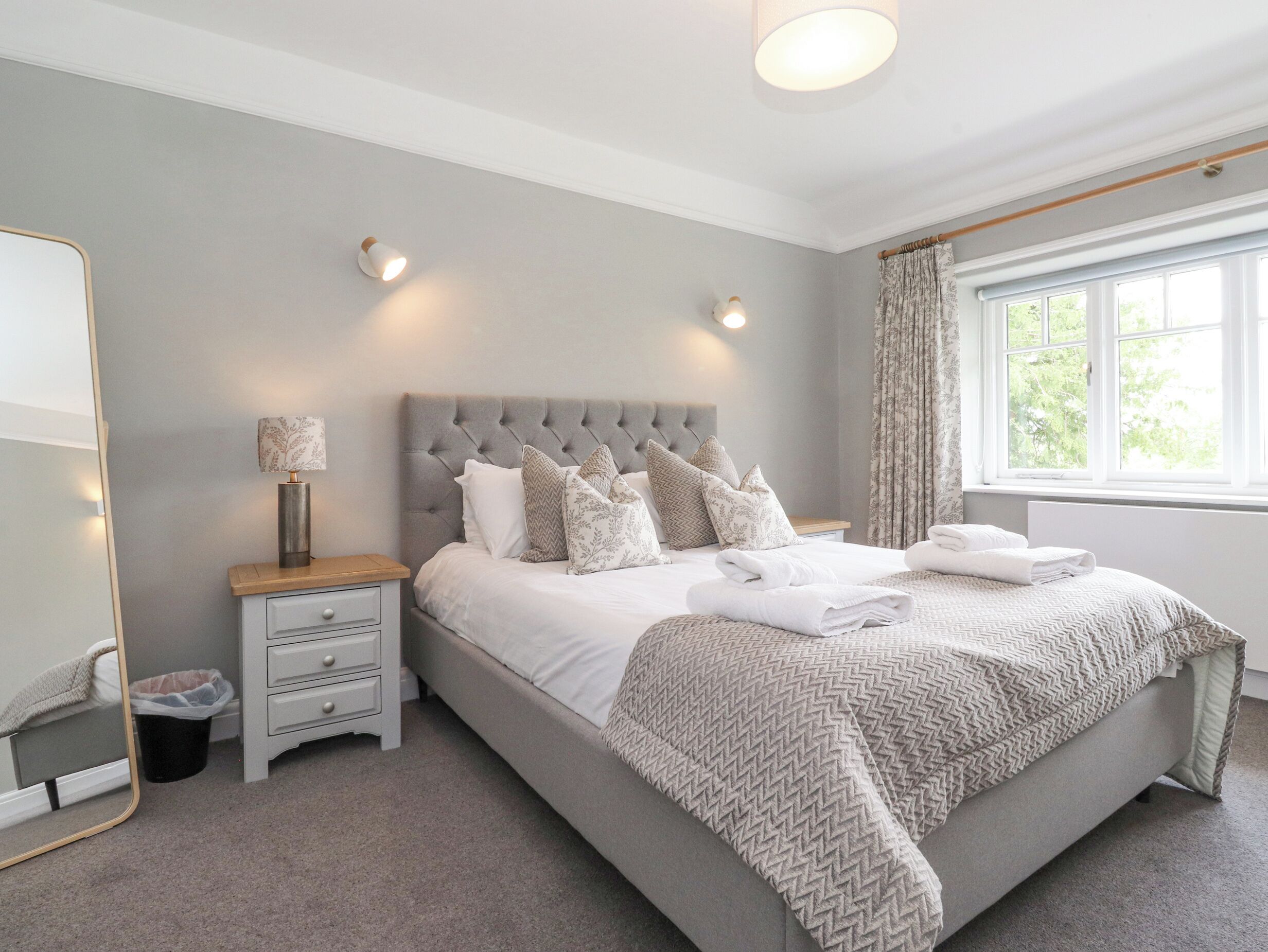 5 bedrooms, individually decorated, individually furnished, free WiFi