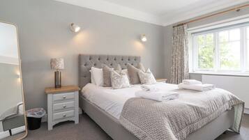 5 bedrooms, individually decorated, individually furnished, free WiFi