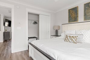 2 habitaciones, escritorio, tabla de planchar con plancha y wifi gratis 
