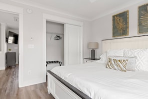 2 habitaciones, escritorio, tabla de planchar con plancha y wifi gratis