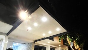 Exterior - Perfect Locale 2bed Apt Parking, Perfect Locale 2 Bed Apartment (South Brisbane)