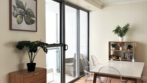 Interior - Perfect Locale 2bed Apt Parking, Perfect Locale 2 Bed Apartment (South Brisbane)