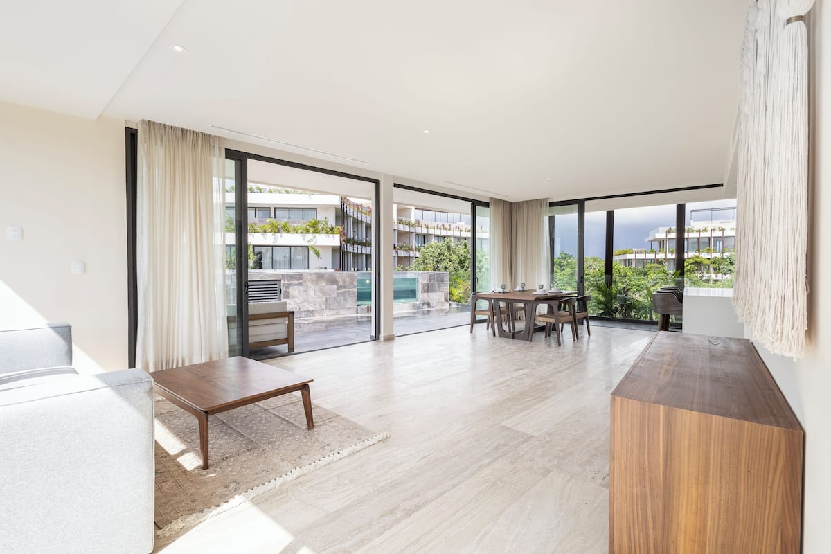 Exclusive Penthouse | Living area | Flat-screen TV
