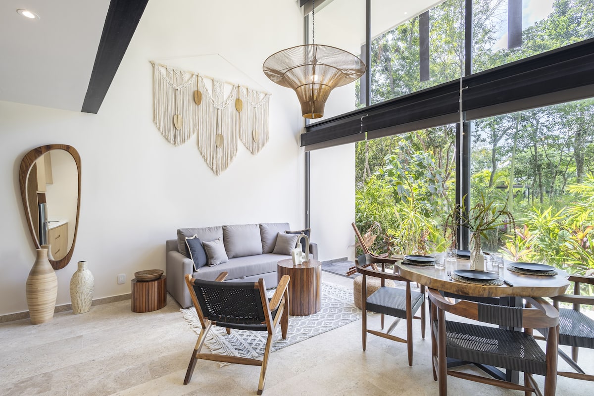 Basic Loft | Living area | Flat-screen TV