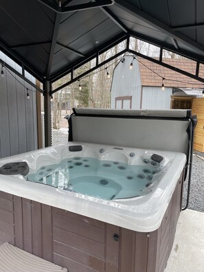 Outdoor spa tub - Cozy Poconos Vacation Home! (Albrightsville)