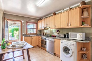 Réfrigérateur, micro-ondes, four, lave-vaisselle