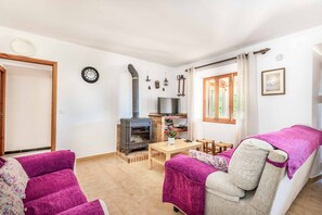 Smart TV - Can Tomeu - Three Bedroom Villa, Sleeps 6 (Pollença)