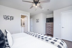 3 soverom, strykejern/-brett, reiseseng for barn og wi-fi (inkludert)