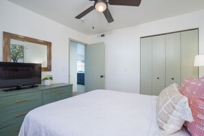 2 bedrooms, iron/ironing board, travel cot, free WiFi