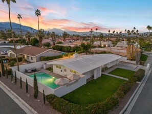 Exterior - The Blush INN, Luxe Midcentury Pool Home (Palm Desert)
