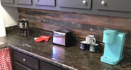 Cozy 1 bedroom apartment ideal for long or short stays! Pet friendly w/side yard