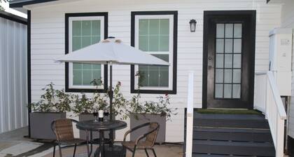 Charming Studio Getaway in the Heart of Historic Columbus