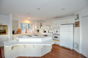 House, 2 Queen Beds (Panorama Peak View- Million Dollar Vi) | Private kitchen - Panorama Peak View- Million Dollar View! (Berkeley Springs)