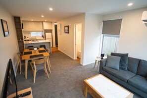 Smart TV - 5 minutes to CBD , Parking, Kid and Pet Friendly (Christchurch)