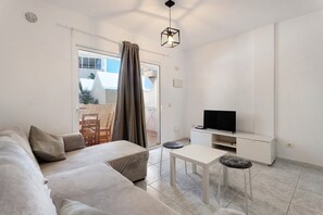 TV - Vacation Apartment 'El Médano Marineda' with Private Terrace and Wi-Fi (Granadilla de Abona)