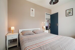 3 chambres, fer et planche à repasser, Wi-Fi gratuit, draps fournis