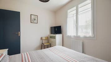 3 bedrooms, iron/ironing board, free WiFi, bed sheets
