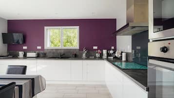 Refrigerador, microondas, horno, placa de cocina