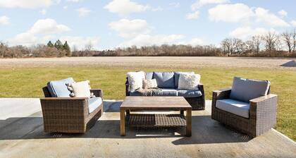 Newly Renovated Retreat 30mins to Downtown Indy